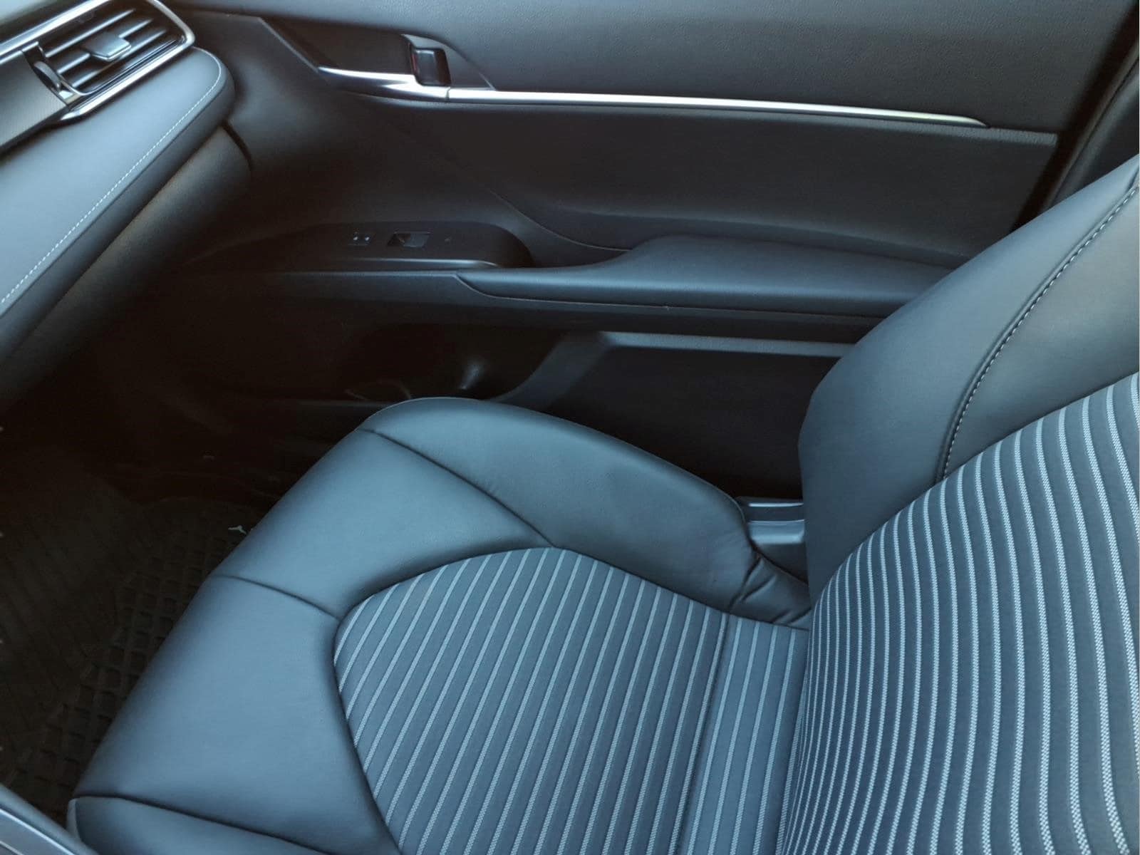 2024 Toyota Camry SE - Photo 25