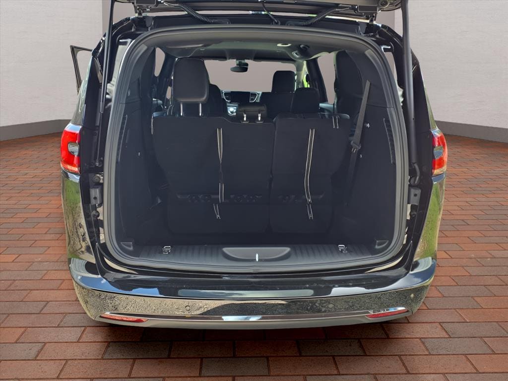 2026 Chrysler Pacifica Select - Photo 21