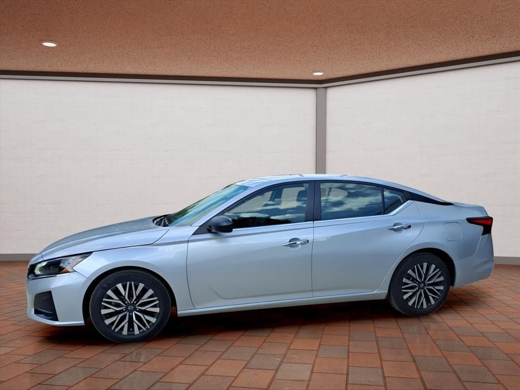 Used 2024 Nissan Altima SV with VIN 1N4BL4DV0RN388866 for sale in Hampshire, IL