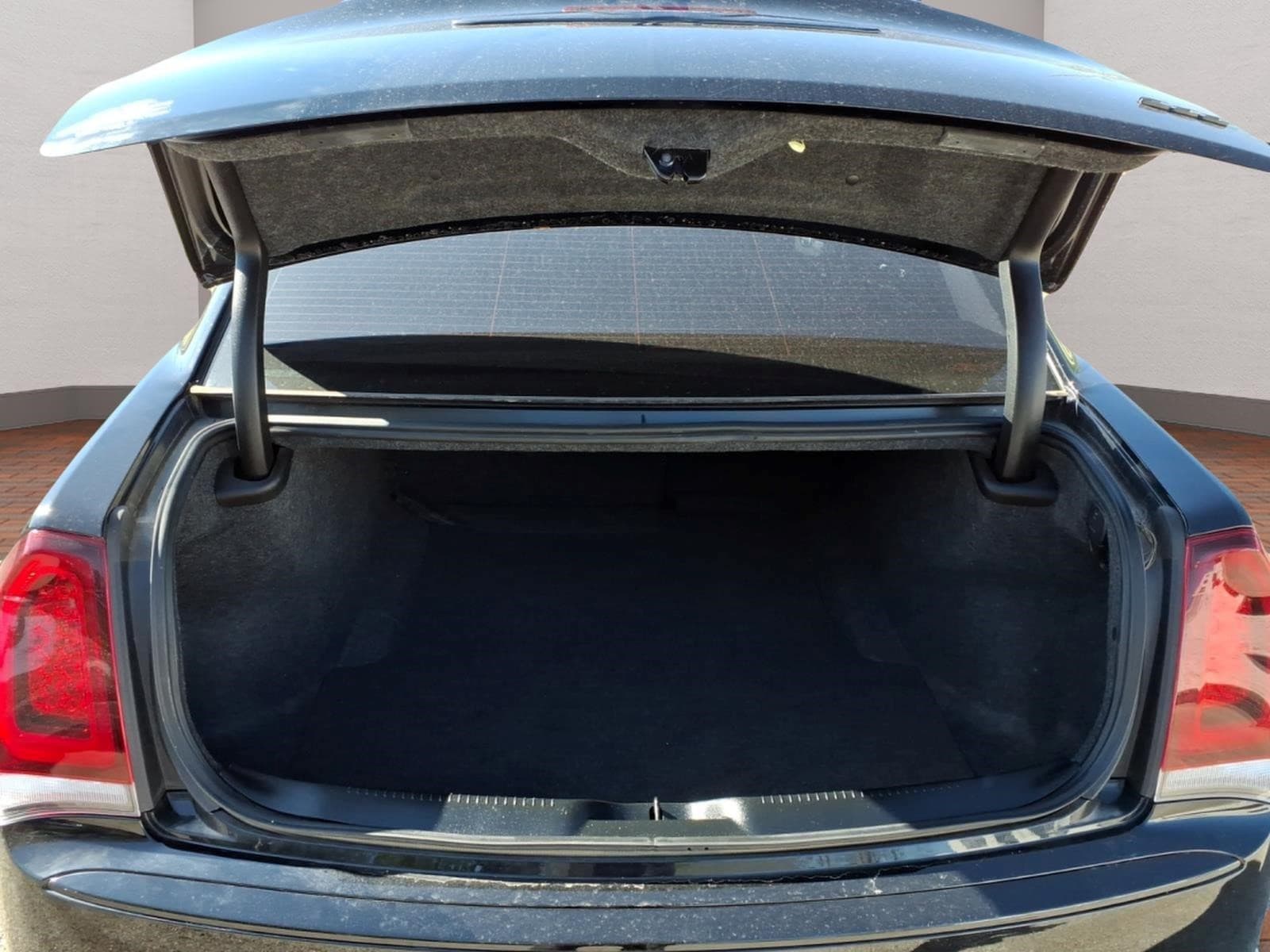 2023 Chrysler 300 Touring - Photo 31