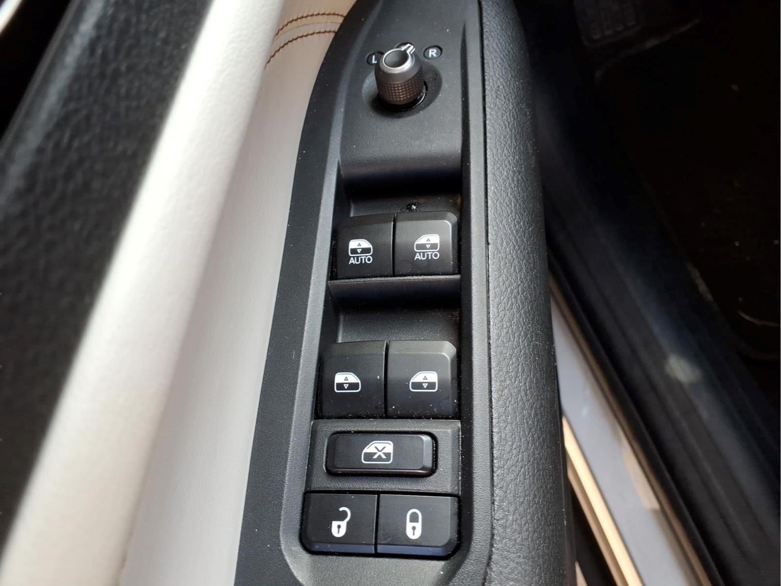 2025 Jeep Compass Limited - Photo 16