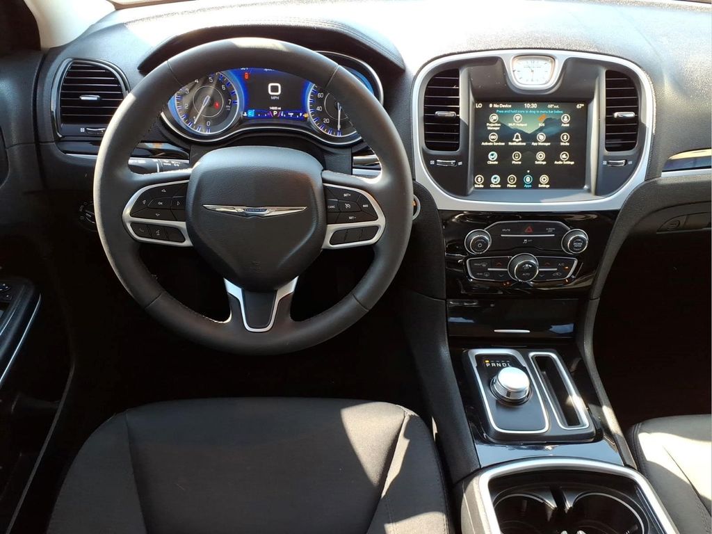 2023 Chrysler 300 Touring - Photo 9