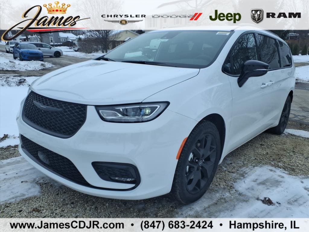 2026 Chrysler Pacifica Select's photo