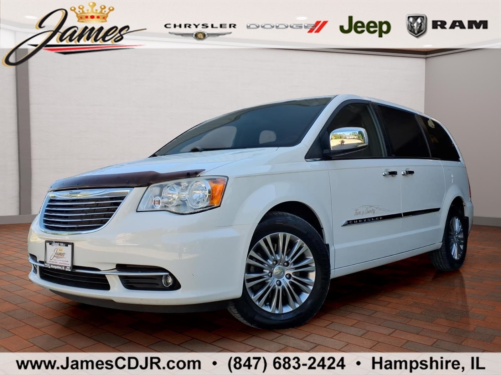 2013 Chrysler Town & Country Touring-L's photo