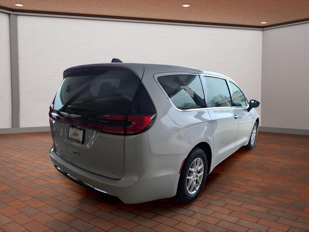 New 2026 Chrysler Pacifica SELECT Passenger Van