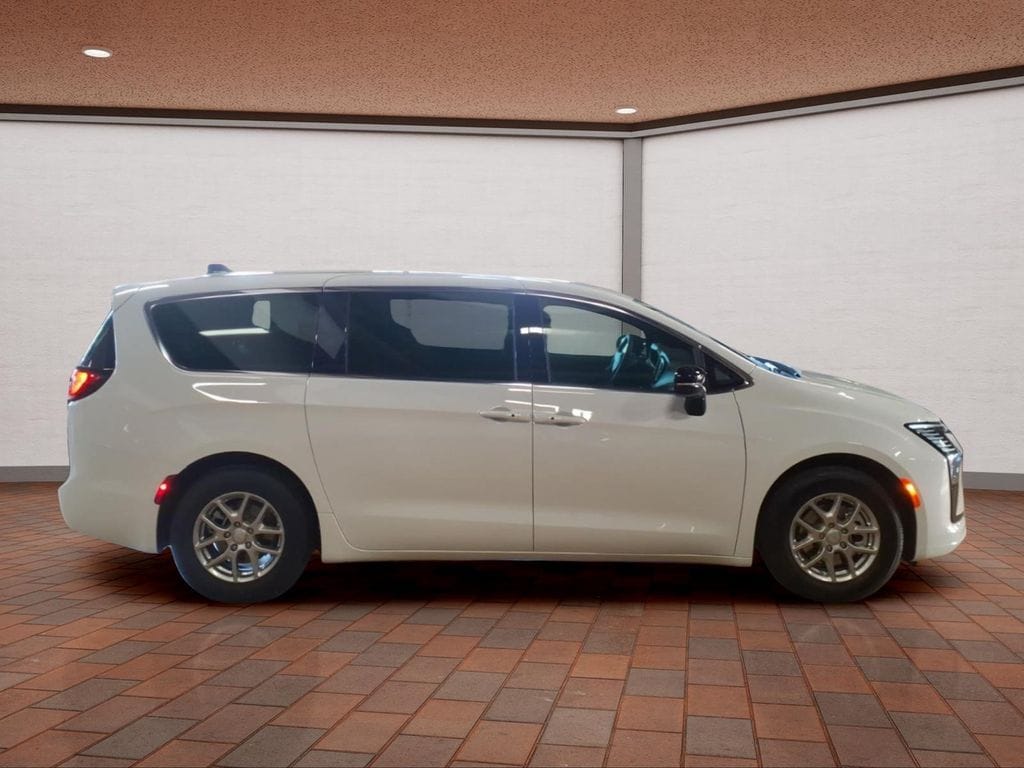 New 2027 Chrysler Pacifica SELECT Passenger Van