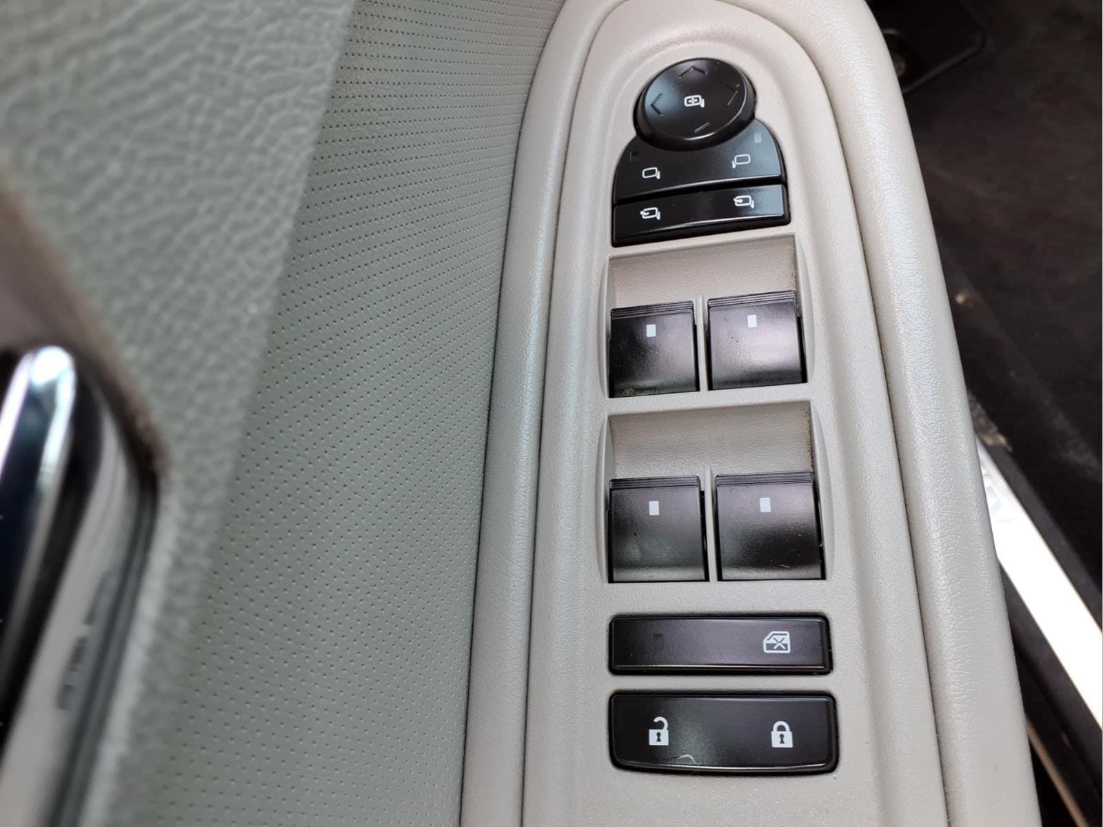 2009 Chevrolet Traverse LTZ - Photo 21