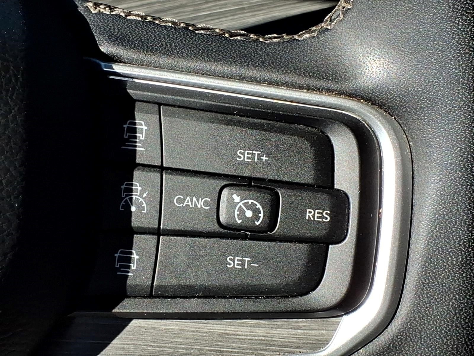 2024 Jeep Wagoneer L Series III - Photo 21