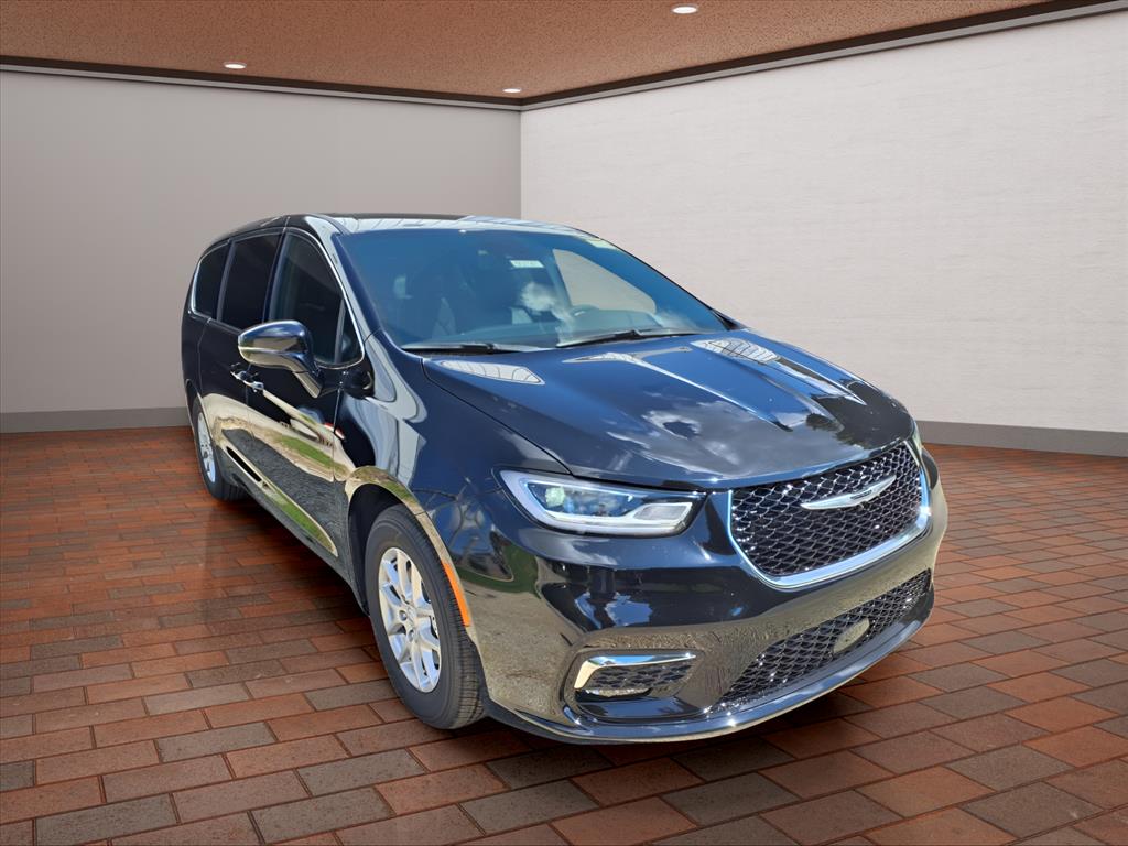 2026 Chrysler Pacifica photo 4