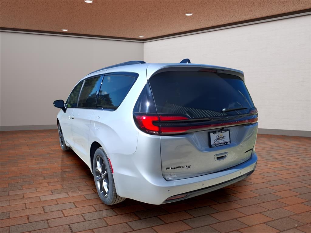 New 2026 Chrysler Pacifica LIMITED Passenger Van