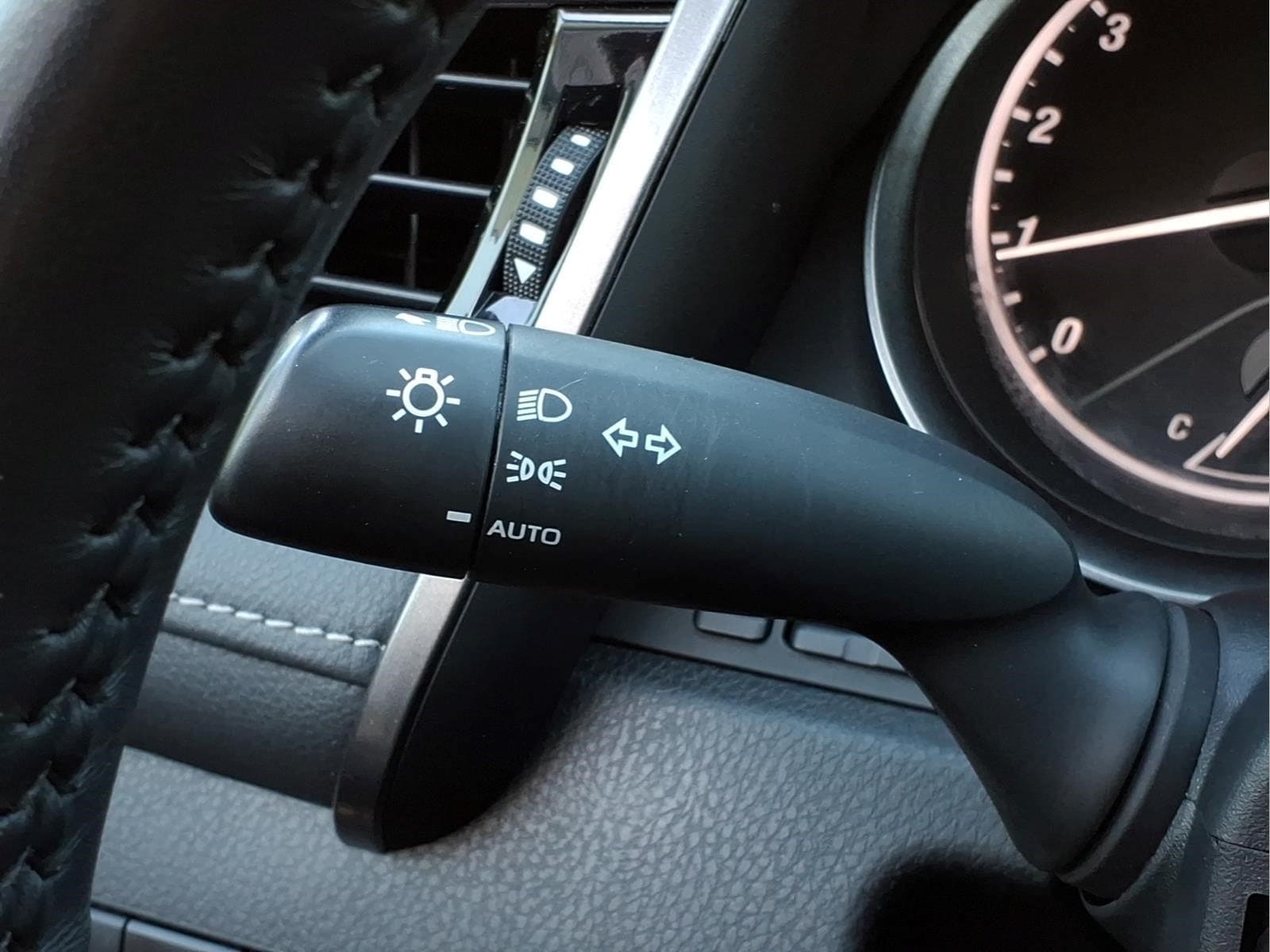 2024 Toyota Camry SE - Photo 21
