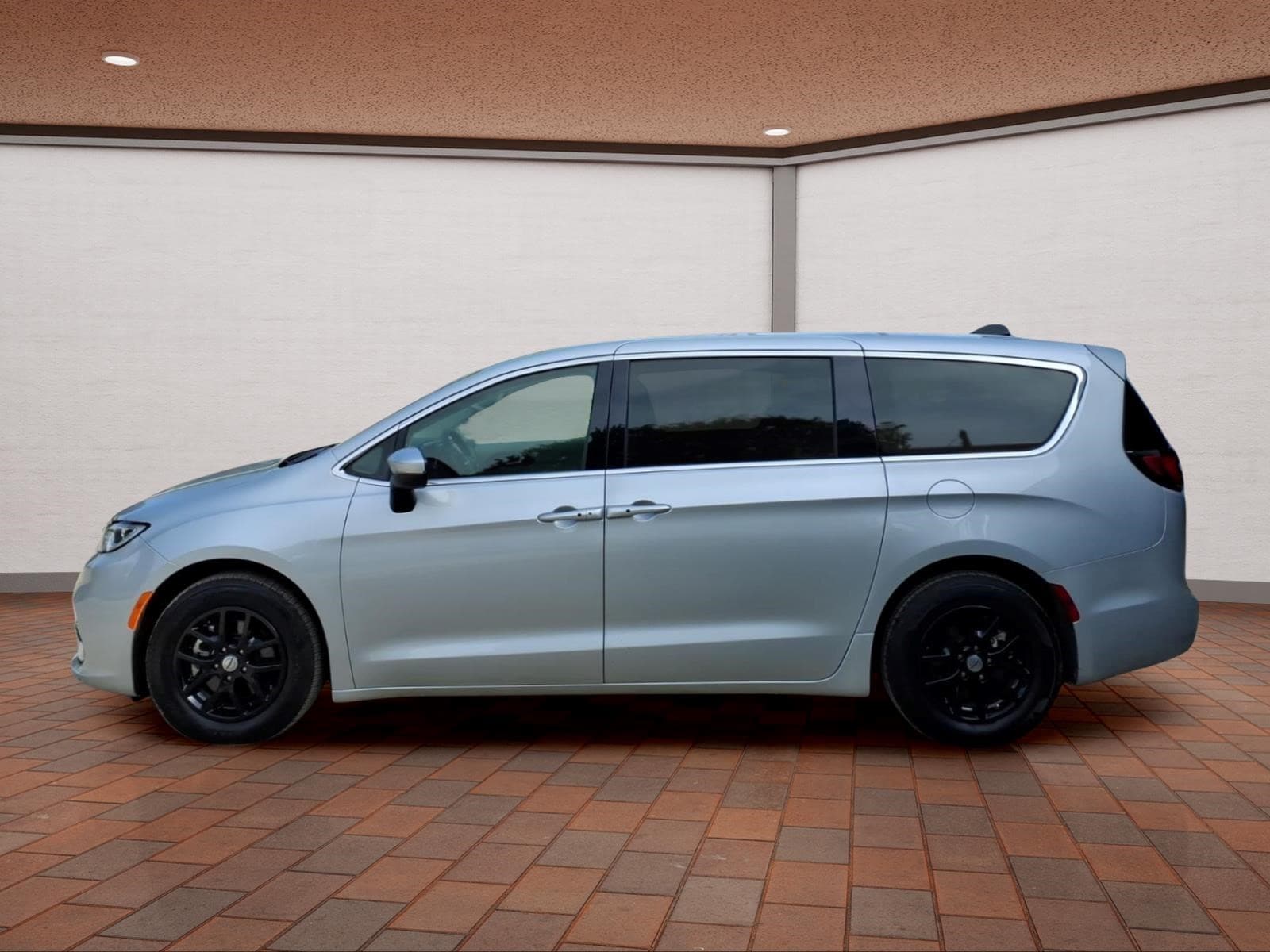 2023 Chrysler Pacifica Touring L - Photo 8