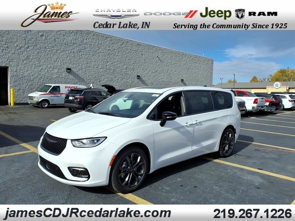 New 2026 Chrysler Pacifica Select Passenger Van