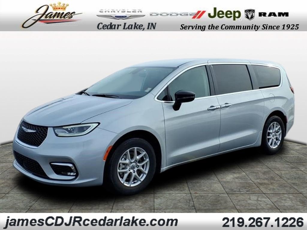 2024 Chrysler Pacifica Touring L's photo