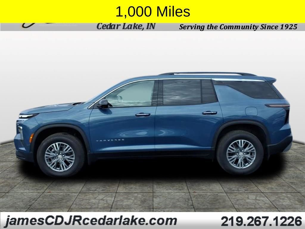2025 Chevrolet Traverse 1LT photo 2