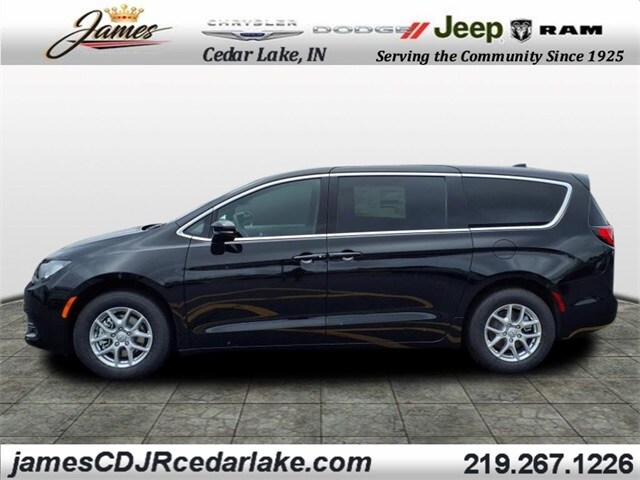 2026 Chrysler Voyager LX photo 2
