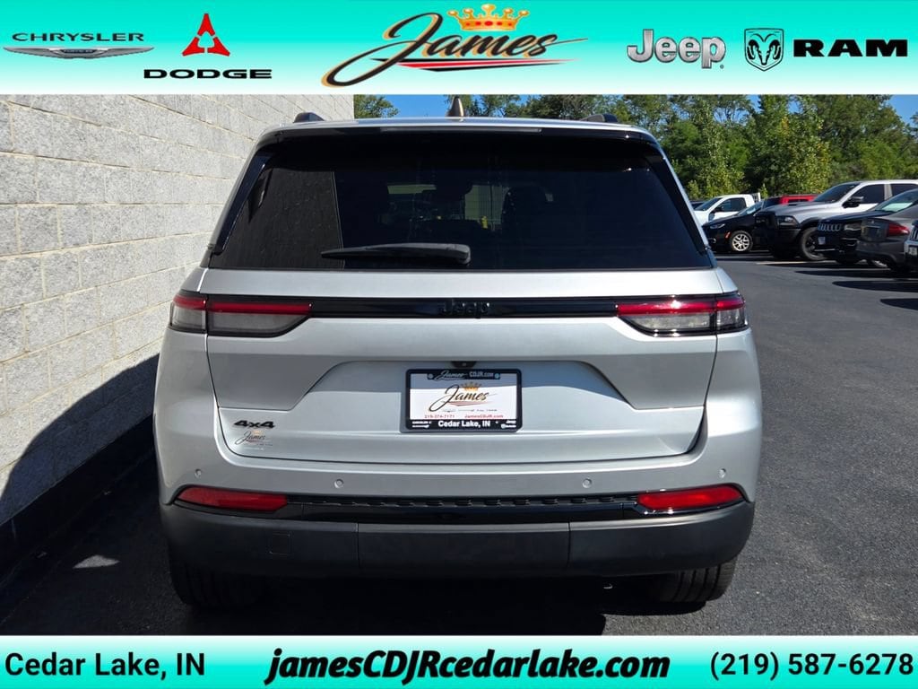 Used 2023 Jeep Grand Cherokee Laredo SUV