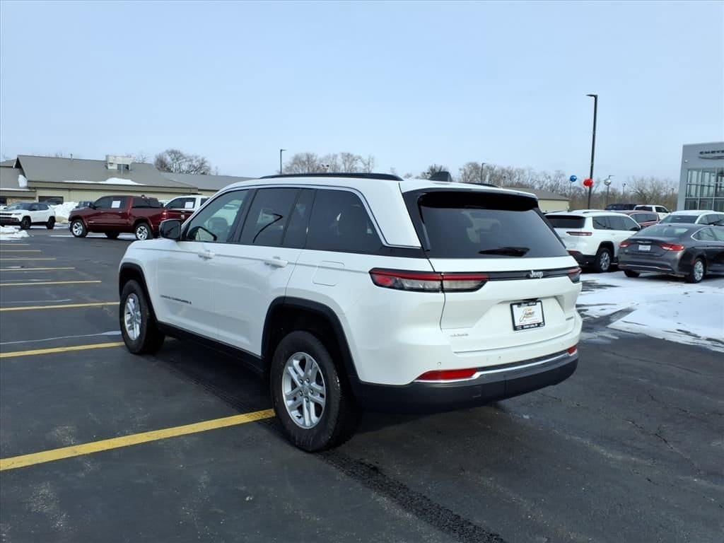 Used 2024 Jeep Grand Cherokee Laredo SUV