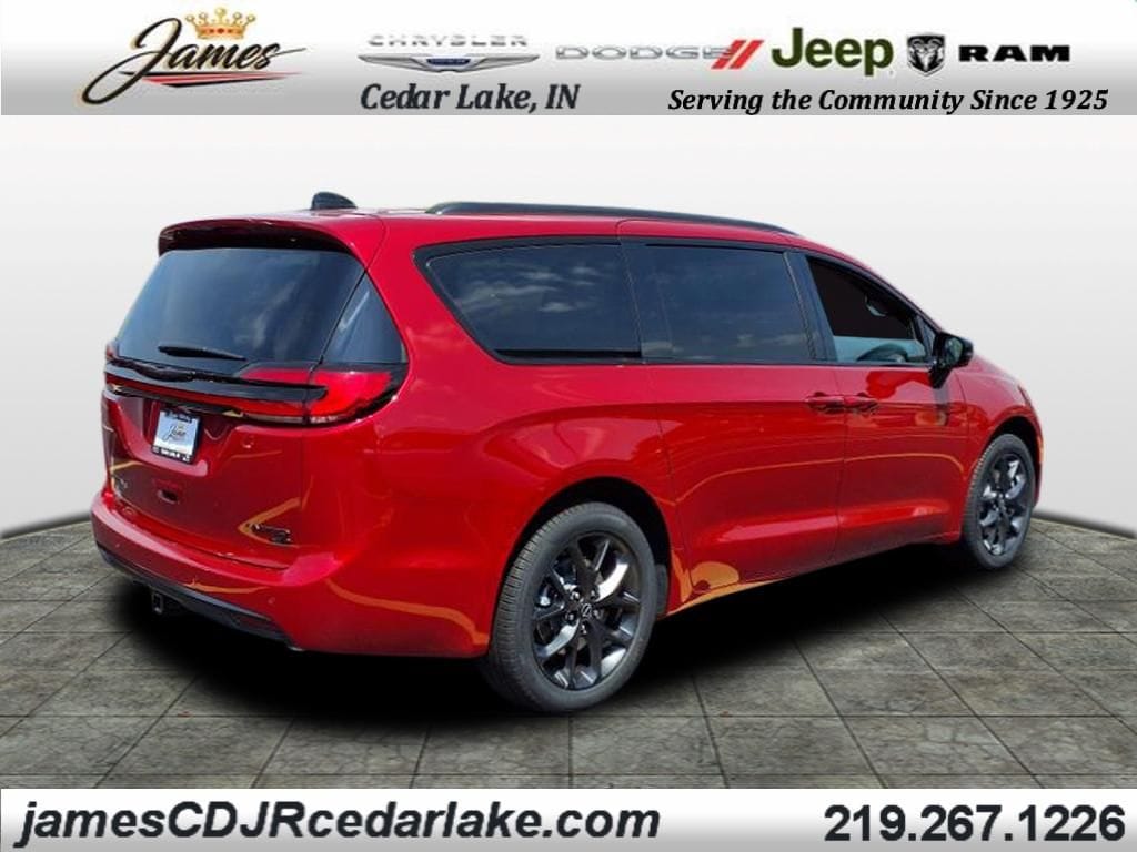 New 2026 Chrysler Pacifica LIMITED AWD Passenger Van