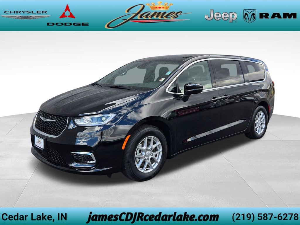 2026 Chrysler Pacifica Select's photo