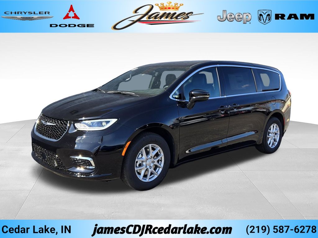 2026 Chrysler Pacifica Select's photo