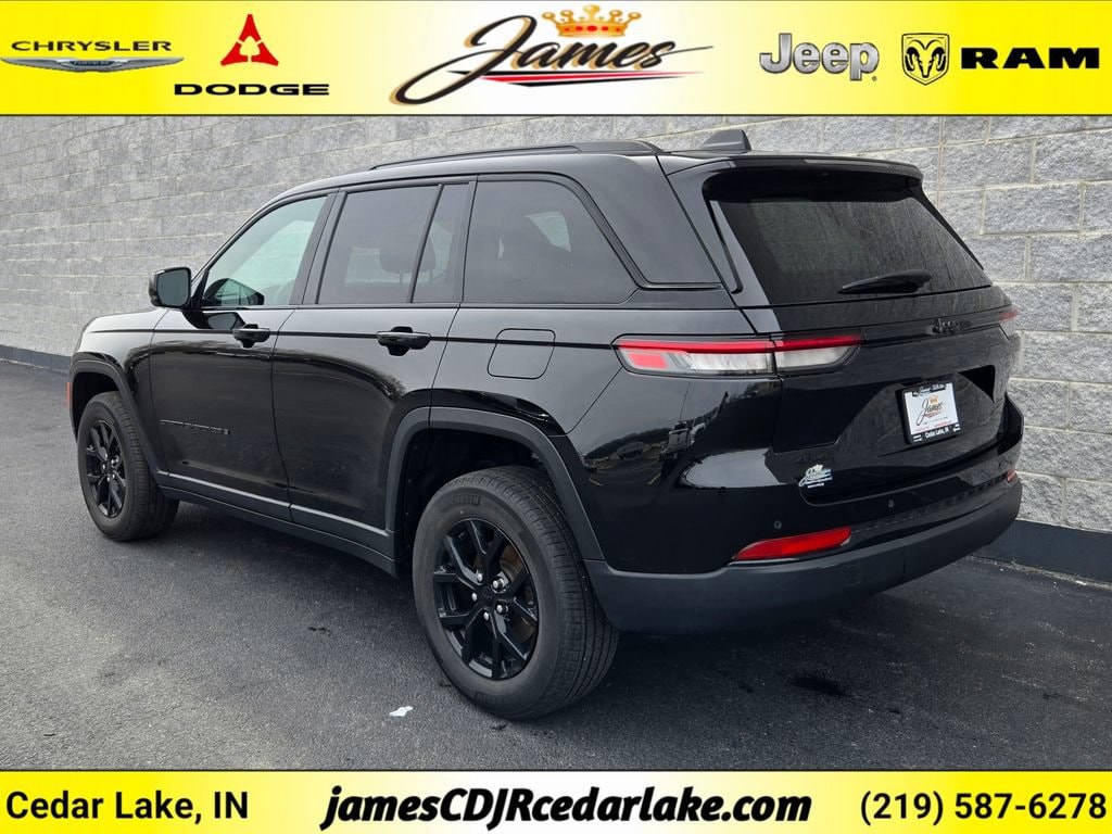 Used 2024 Jeep Grand Cherokee Altitude SUV