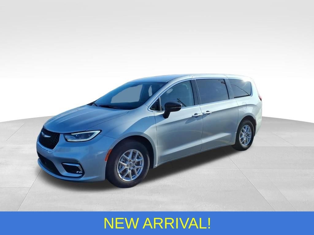 2024 Chrysler Pacifica Touring L's photo