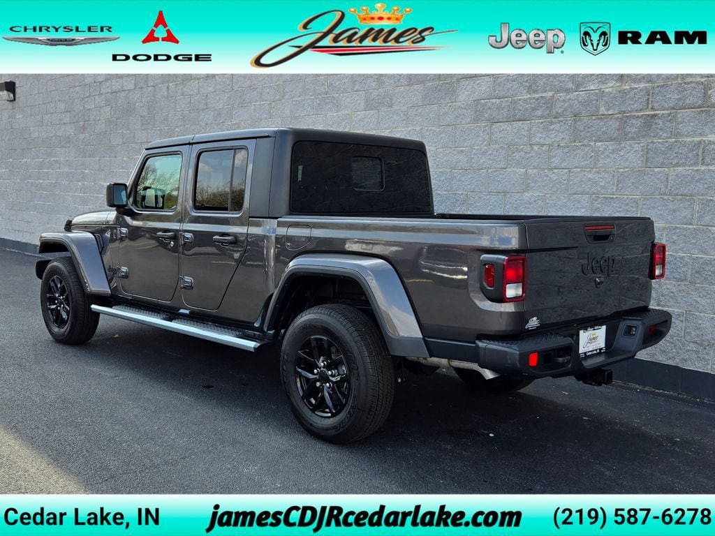 Used 2023 Jeep Gladiator Sport Truck Crew Cab