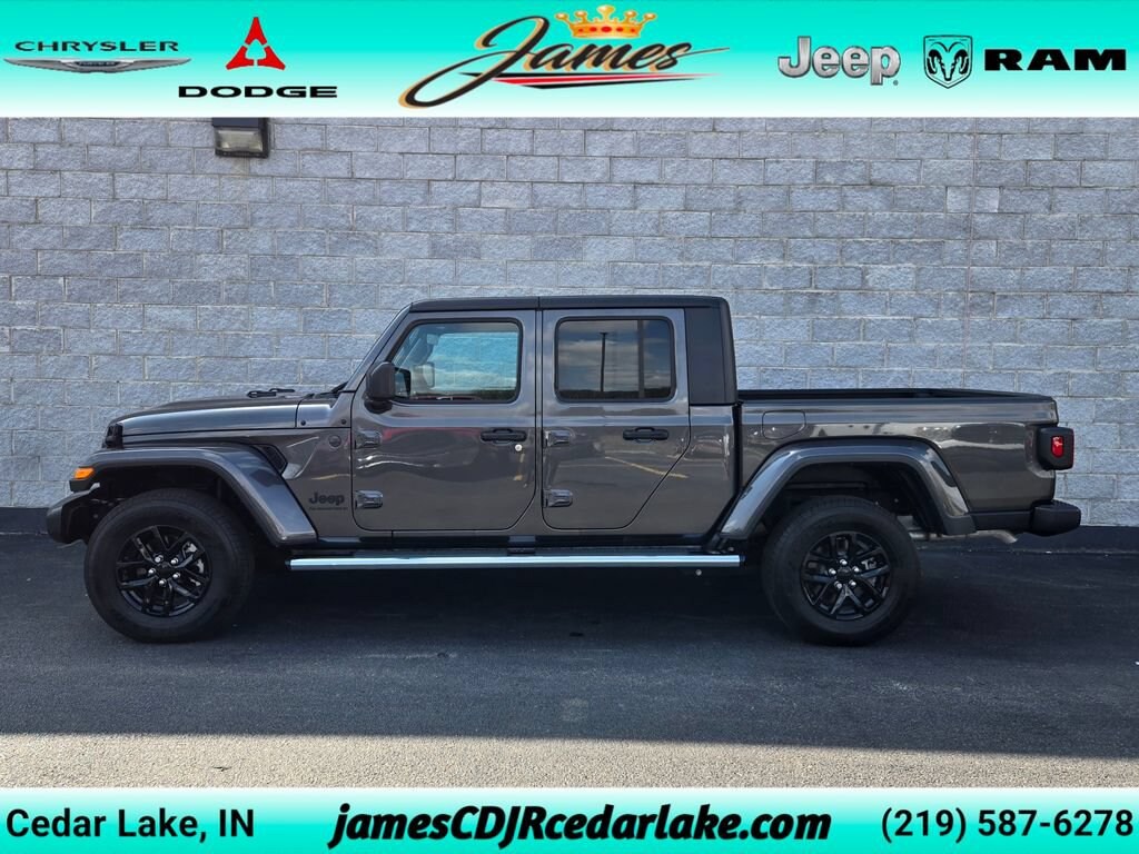 Used 2023 Jeep Gladiator Sport Truck Crew Cab