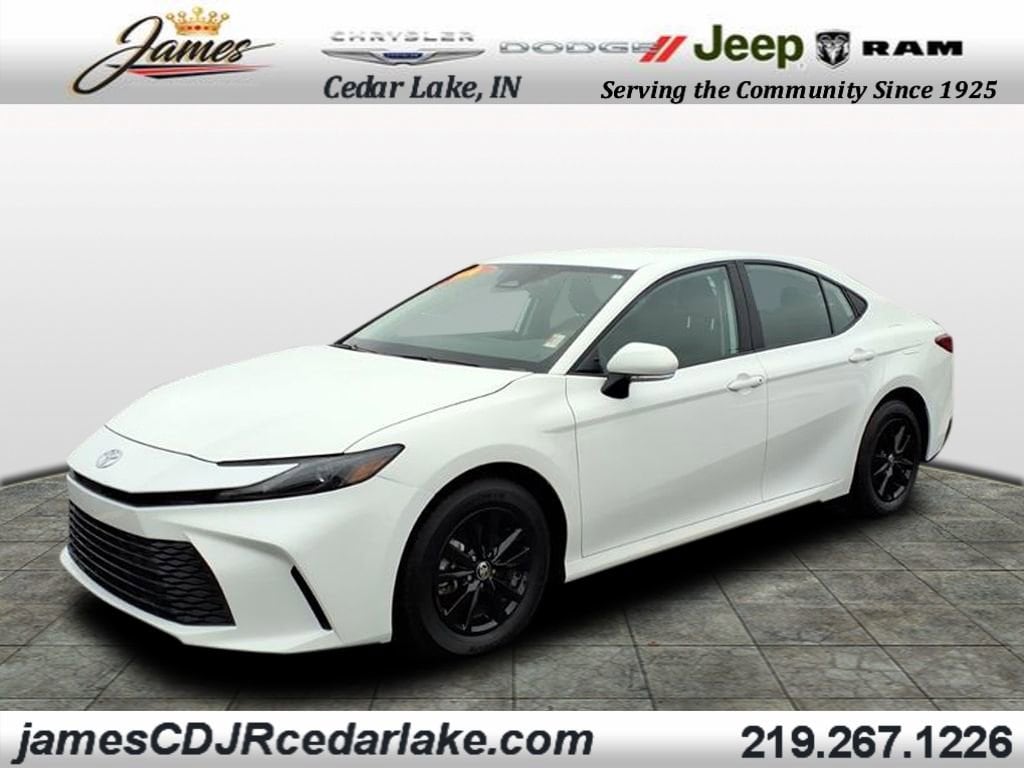 2025 Toyota Camry LE's photo