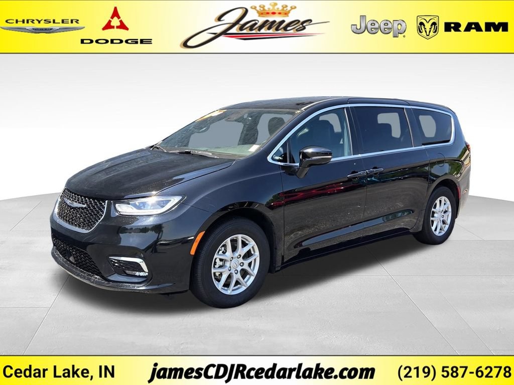 Used 2025 Chrysler Pacifica Select Van Passenger Van