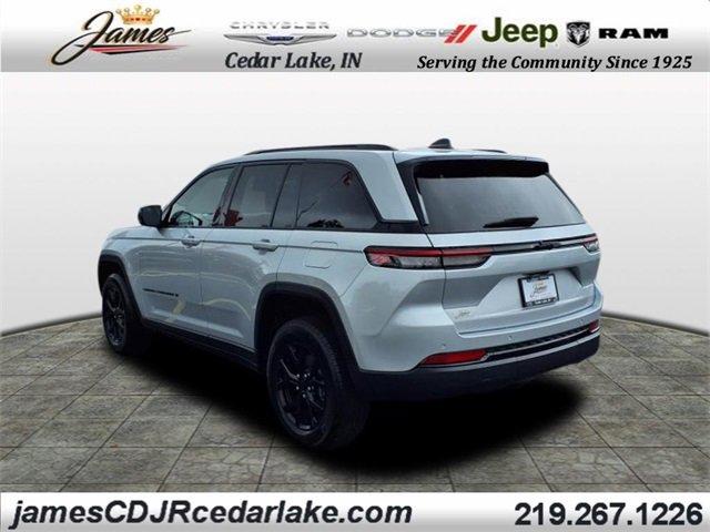 2024 Jeep Grand Cherokee Altitude photo 3