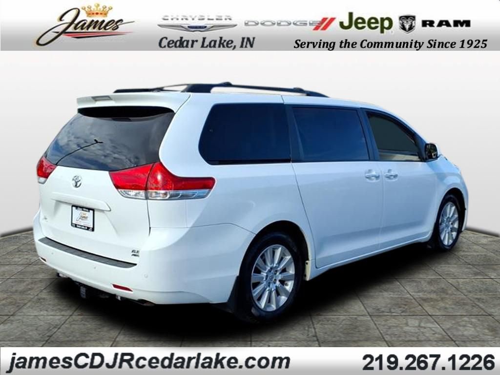 2014 Toyota Sienna XLE photo 4