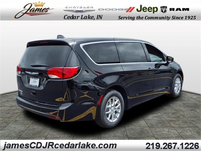 2026 Chrysler Voyager LX photo 4