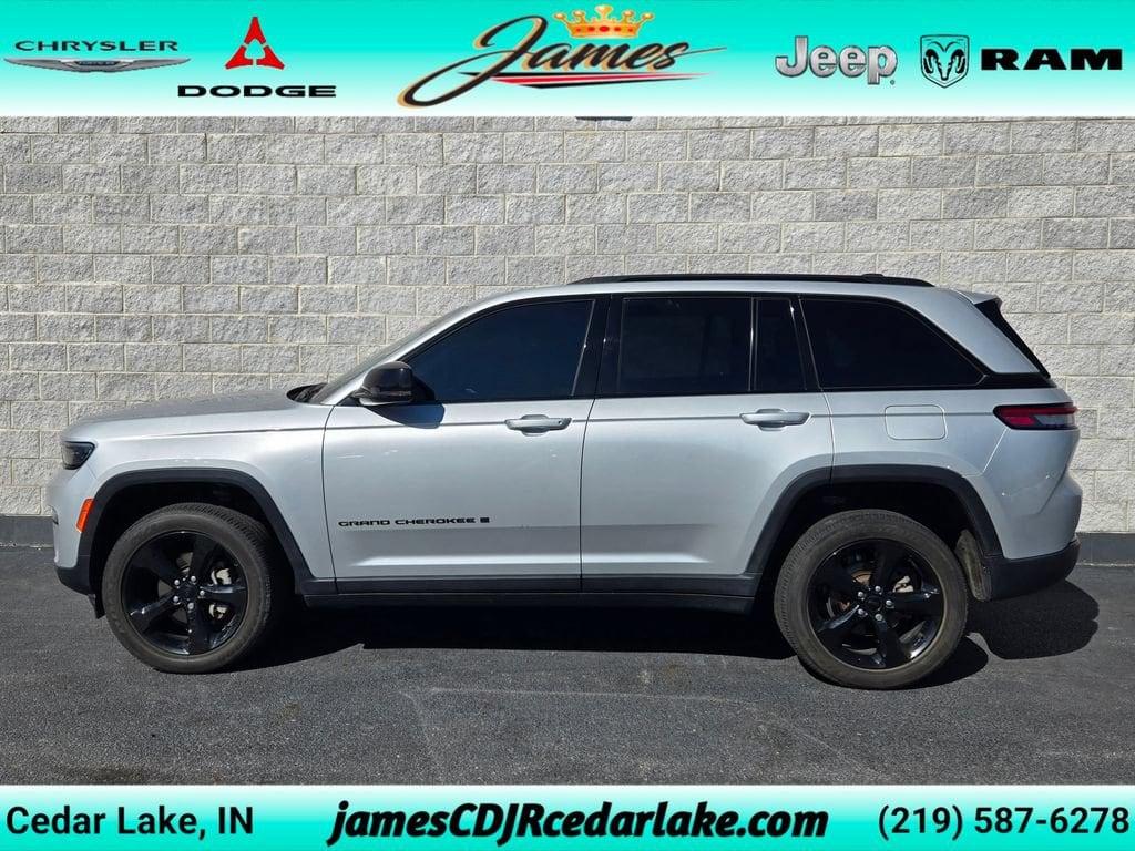 Used 2023 Jeep Grand Cherokee Laredo SUV