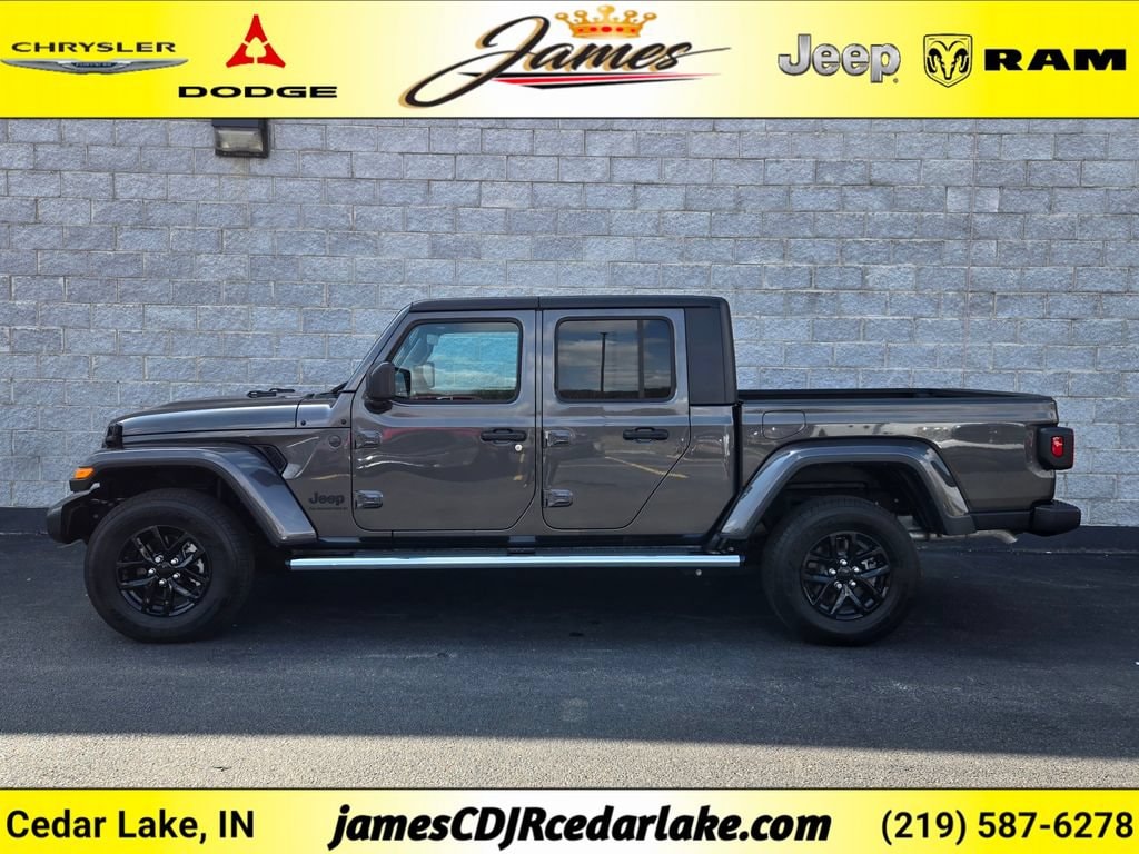 Used 2023 Jeep Gladiator Sport Truck Crew Cab