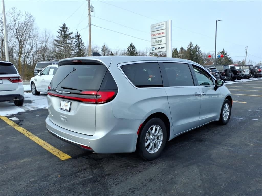 Used 2024 Chrysler Pacifica Touring L Van Passenger Van