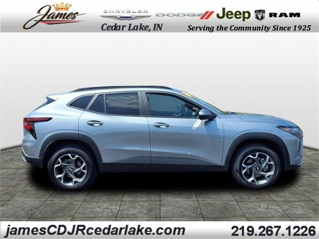 2024 Chevrolet Trax LT photo 3
