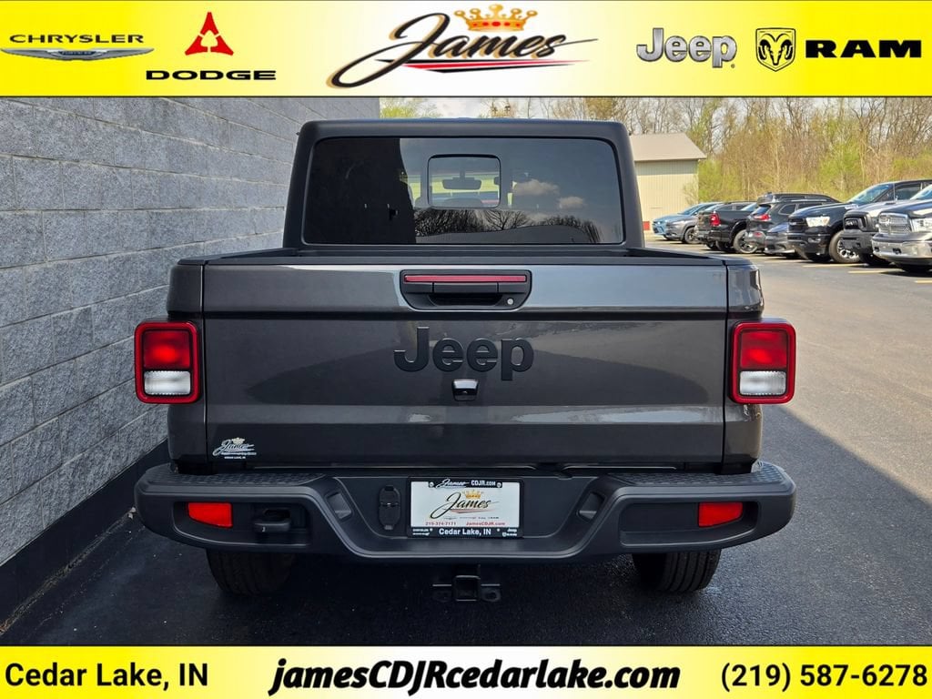Used 2023 Jeep Gladiator Sport Truck Crew Cab