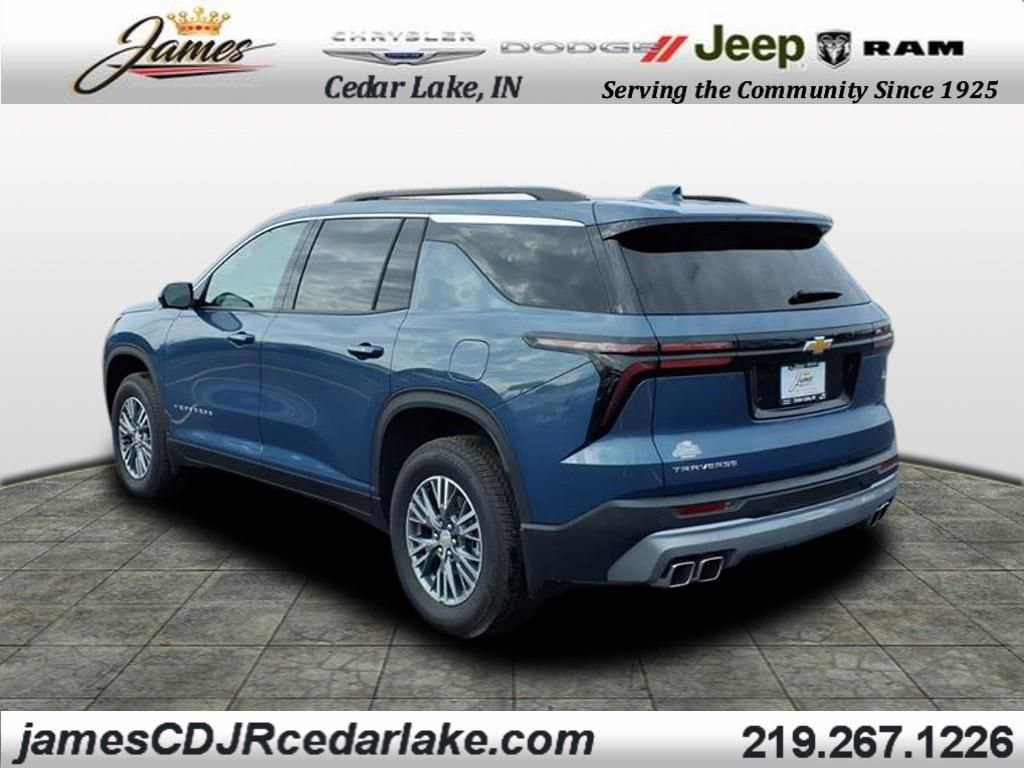 Used 2025 Chevrolet Traverse LT SUV