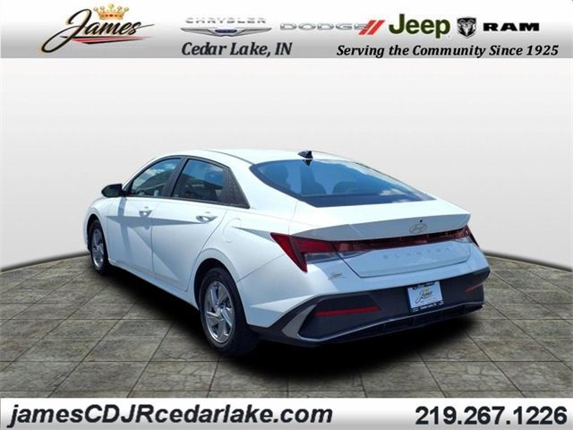 2025 Hyundai Elantra SE photo 3