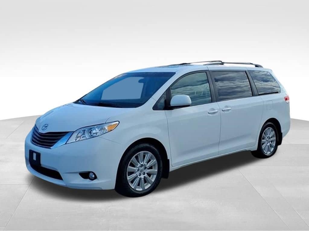 2014 Toyota Sienna XLE's photo