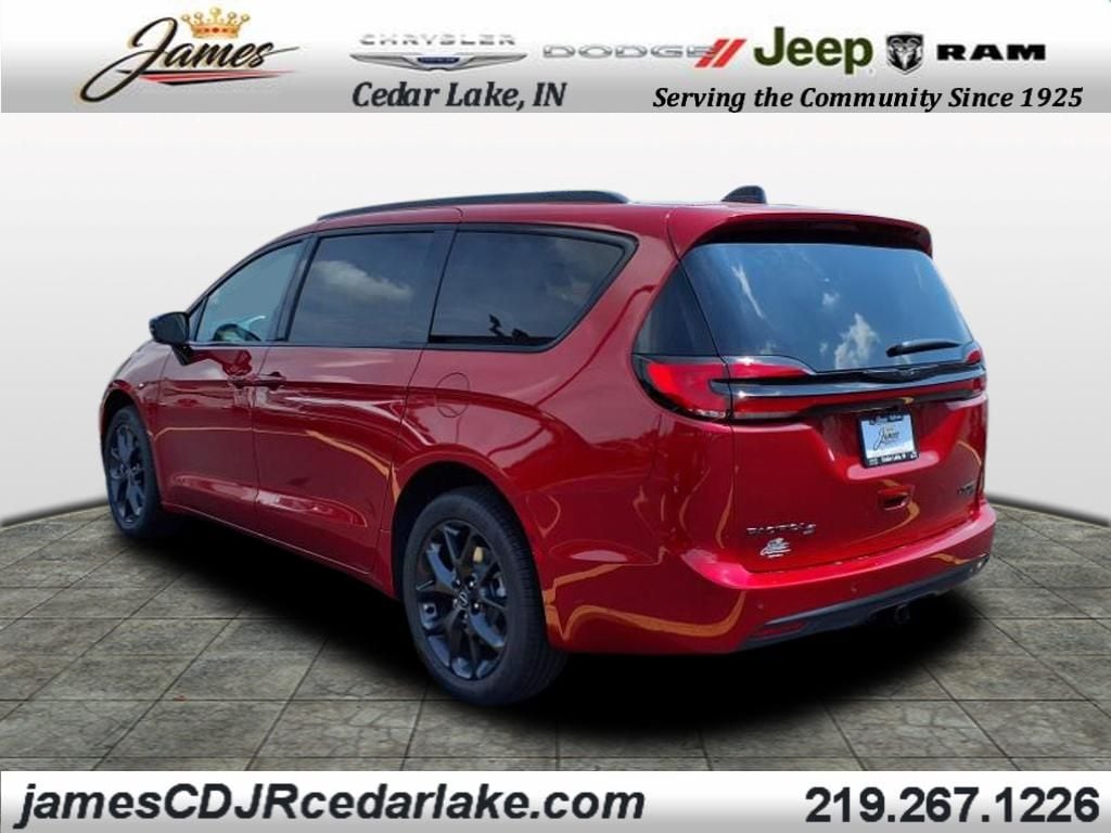 New 2026 Chrysler Pacifica LIMITED AWD Passenger Van