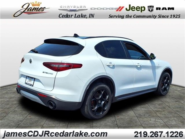 2022 Alfa Romeo Stelvio Ti photo 4