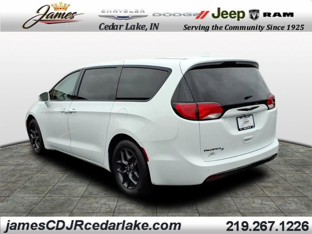 2020 Chrysler Pacifica Touring photo 3