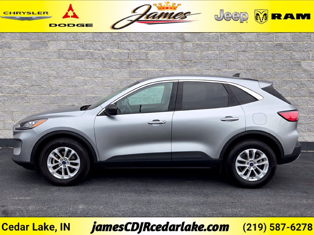 Used 2022 Ford Escape SE with VIN 1FMCU9G6XNUA82752 for sale in Cedar Lake, IN