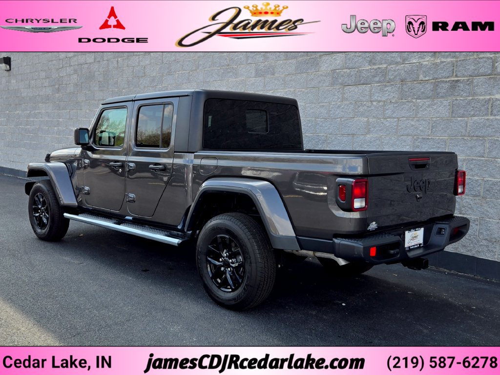 Used 2023 Jeep Gladiator Sport Truck Crew Cab