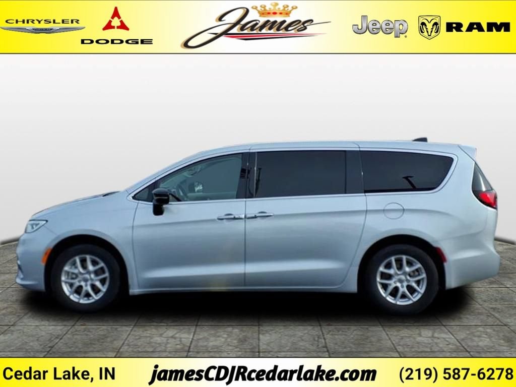 Used 2024 Chrysler Pacifica Touring L Van Passenger Van