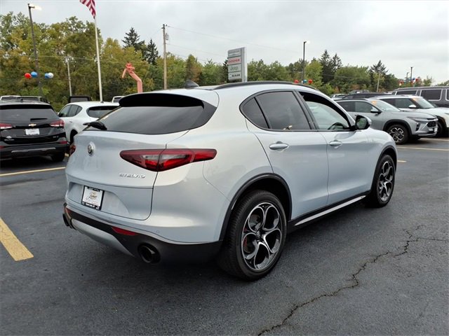 2023 Alfa Romeo Stelvio Ti photo 4