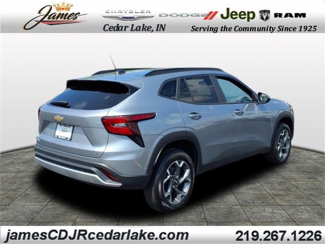 2024 Chevrolet Trax LT photo 4